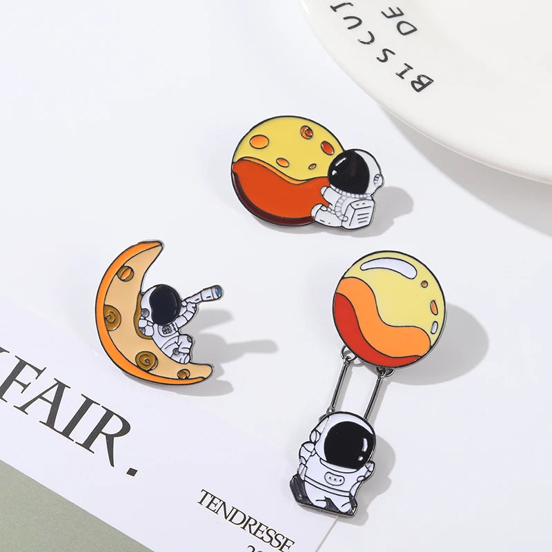 Custom Astronauts Swing Enamel Pin Kid'S Lovely Telescope Brooches Clothes Cowboy Bag Holiday Gift Shoe Bag Badge Wholesale