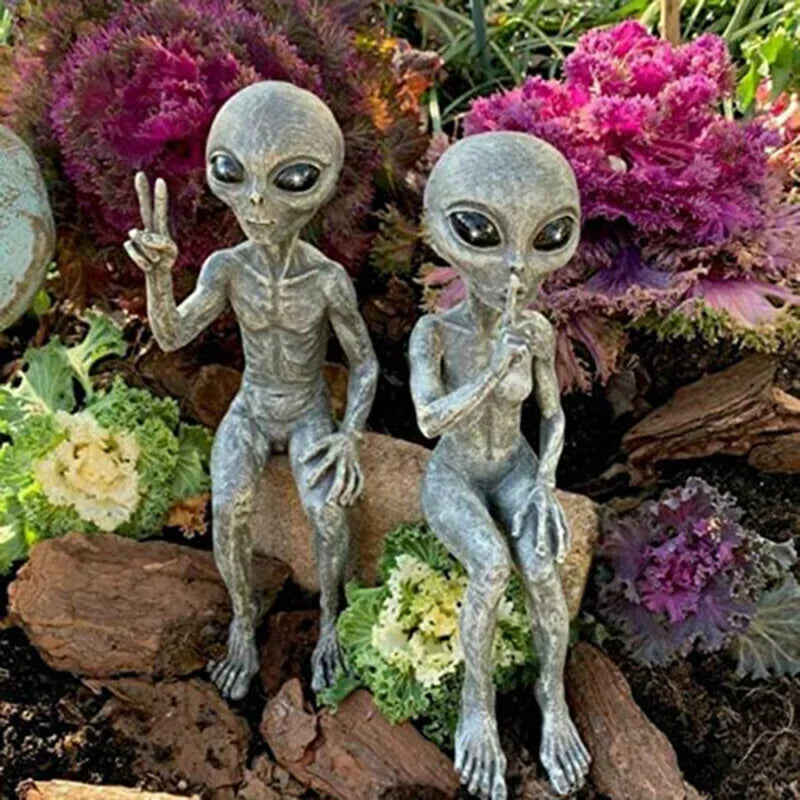 2PS New Outer Space Alien Accessories Statue Martians Garden Figurine Set For Home Indoor Outdoor Decoration Courtyard Ornaments
