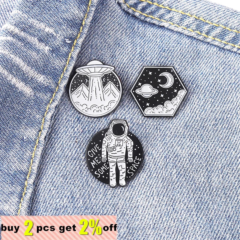 Space Lapel Pins Astronaut Galaxy Planet Moon Star UFO Brooches Metal Badges Men Women Jewelry Gift for Space Lover Wholesale