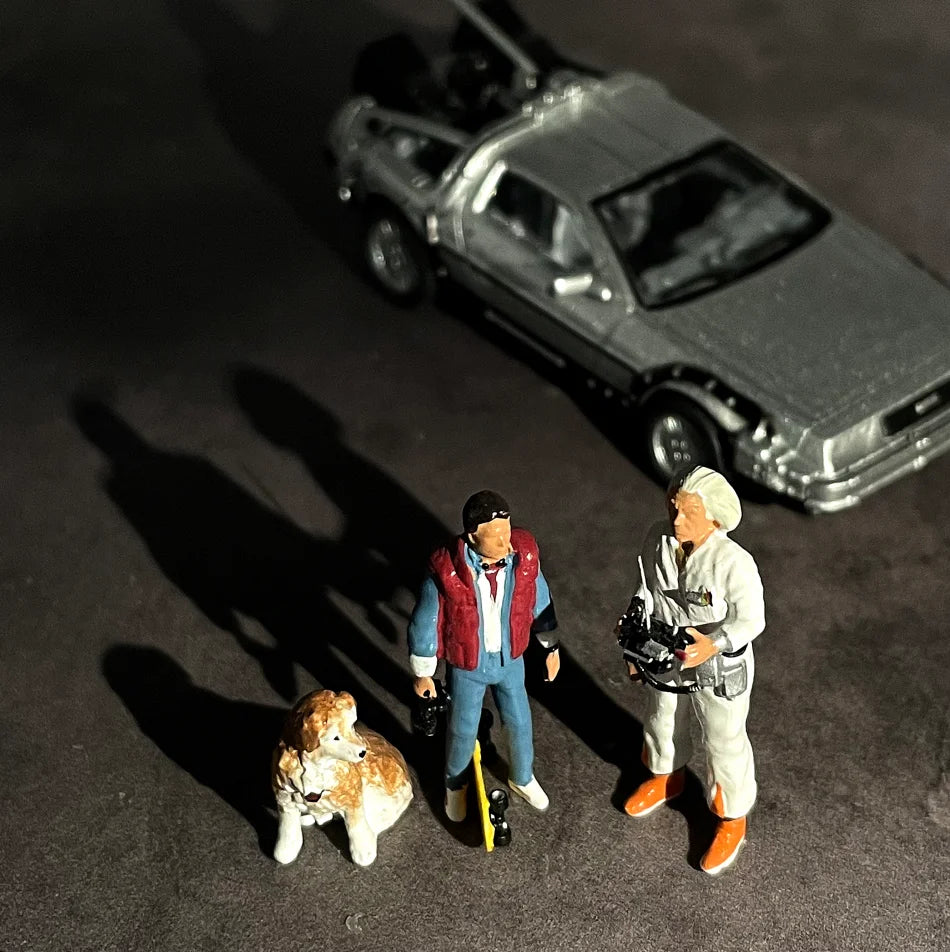 New 1/64 Scale Model Back to the future 2 people and Dog Casting Alloy Car Static Figures Dioramas Miniature Scene Collection