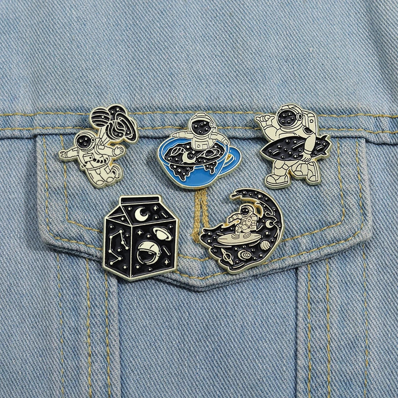 Starry Astronauts Enamel Pins Personality Funny Space Man Cartoon Brooches Lapel Badge Punk Gothic Pin Jewelry Gift for Friends