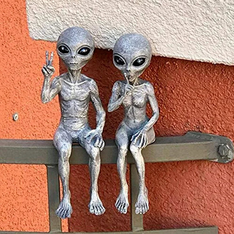 Outdoor Space Alien Ornaments Garden Resin Statue Figurine Home Decoration Gift Garden Yard Decoration Outdoor Miniatures